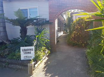Bentley Waterfront Motel & Cottages - Accommodation Perth 0