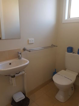 Bentley Waterfront Motel & Cottages - Accommodation Perth 7