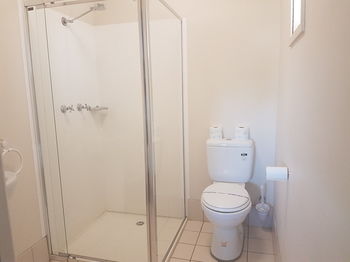 Bentley Waterfront Motel & Cottages - Accommodation Perth 11