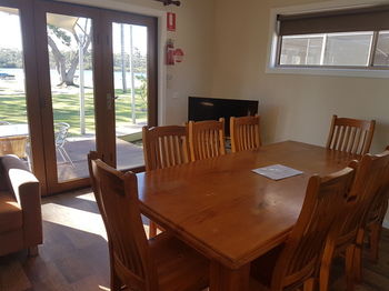 Bentley Waterfront Motel & Cottages - Accommodation Perth 42