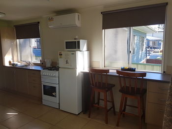 Bentley Waterfront Motel & Cottages - Accommodation Perth 47