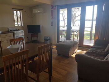 Bentley Waterfront Motel & Cottages - Accommodation Perth 75