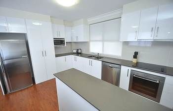 Balmain 3 Mont Furnished Apartment - Accommodation Perth 4