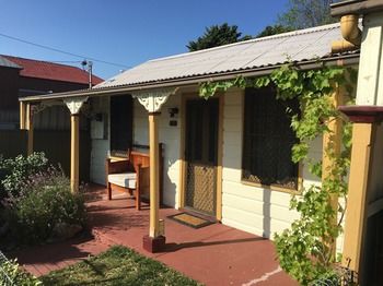 A Settler's Cottage - Accommodation Perth 11