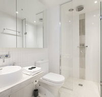 Melbourne Fully Self Contained Modern 1 Bed Apartment 4505A - Accommodation Perth