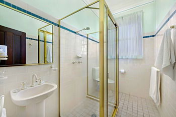 CBC Bed & Breakfast & Cafe - Perth Resorts 10
