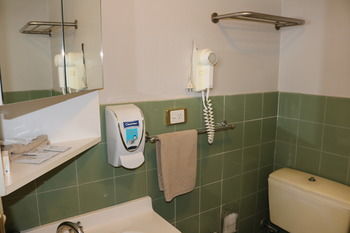 The Hermitage Motel - Accommodation Perth 0