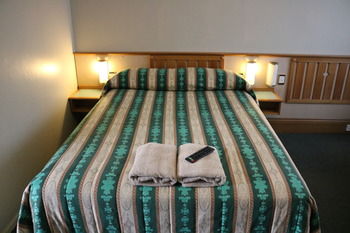 The Hermitage Motel - Accommodation Perth 2