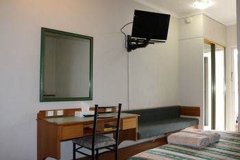 The Hermitage Motel - Accommodation Perth 5