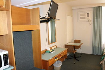 The Hermitage Motel - Accommodation Perth 8