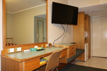 The Hermitage Motel - Accommodation Perth 9