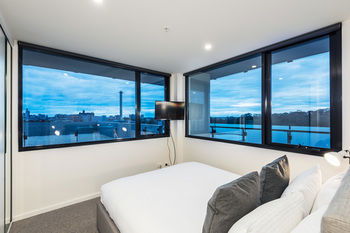 Playhouse Apartments - Accommodation Perth 13