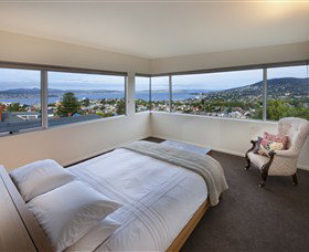 Library House - Accommodation Perth 2