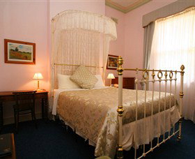 Lodge On Elizabeth - The - Accommodation Perth 4