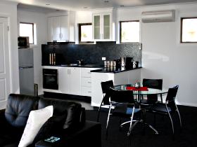 Rosie's Cottage And Town House - Accommodation Perth 0