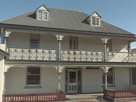 Gray's Hotel - Accommodation Perth 0