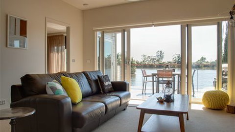 Lakeside Villas At Crittenden Estate - Accommodation Perth 2