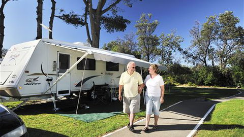 Eastern Beach Holiday Park - Accommodation Perth 0