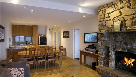 Alpine Woodsmoke Apartments - Accommodation Perth 0