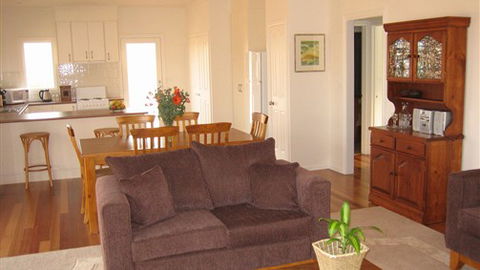 Strath Valley View Bed And Breakfast - Accommodation Perth 2