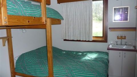 Leeton Lodge - Accommodation Perth 2