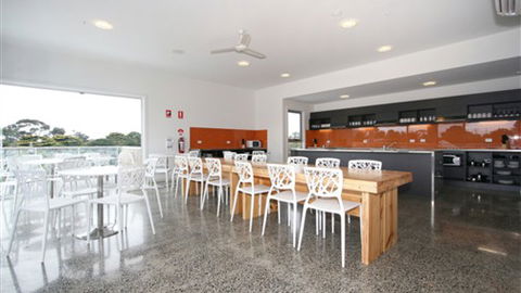 The Island Accommodation - Phillip Island YHA - Accommodation Perth 4