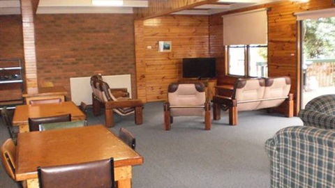 Feathertop Chalet - Accommodation Perth 4