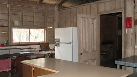 TreeTops Log Cabin - Accommodation Perth 1