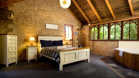 Frog Hollow Estate - Accommodation Perth 0