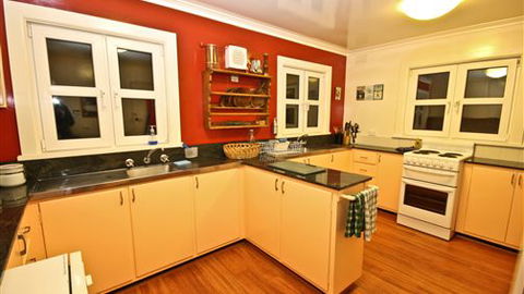 Red Onion Ski Chalet - Perth Resorts 2