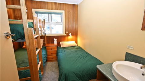 Red Onion Ski Chalet - Perth Resorts 6