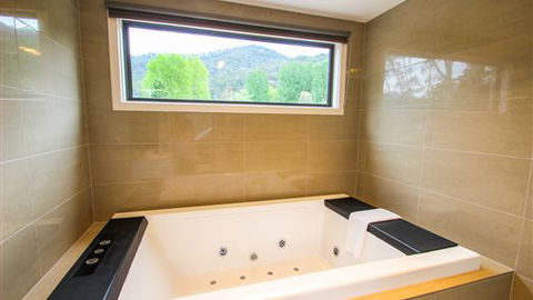 The BASE Luxury Villas - Accommodation Perth 5