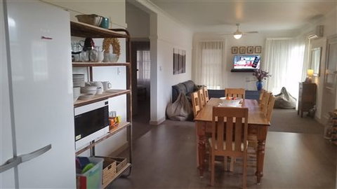 Lakeside Vista Holiday House - Accommodation Perth 0