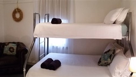 Lakeside Vista Holiday House - Accommodation Perth 3