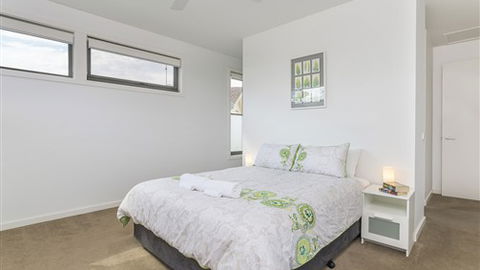 Serenity Torquay Sea View: Luxury Beachfront - Accommodation Perth 2