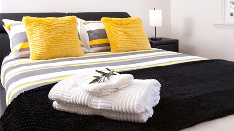 Phyl & May's Luxury Accommodation - Accommodation Perth 1