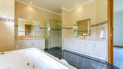 Tuscan Getaway - Accommodation Perth 5