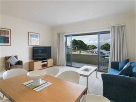 Aurora Ozone Apartments - Accommodation Perth 0