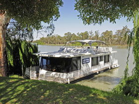 Boats And Bedzzz - The Murray Dream Self-contained Moored Houseboat - Accommodation Perth 0