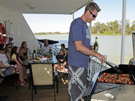 Boats And Bedzzz - The Murray Dream Self-contained Moored Houseboat - Accommodation Perth 3