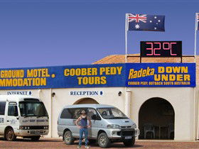Radeka Downunder Underground Motel And Backpacker Inn - Accommodation Perth 0