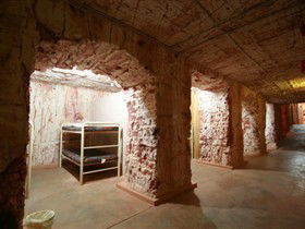 Radeka Downunder Underground Motel And Backpacker Inn - Accommodation Perth 3