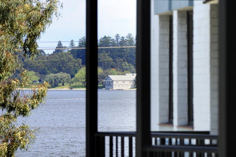 Assured Waterside Apartments - Accommodation Perth 1