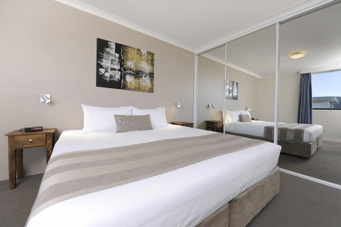 Assured Waterside Apartments - Accommodation Perth 3