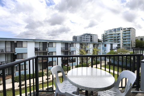 Assured Waterside Apartments - Accommodation Perth 6