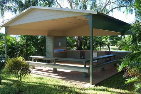 Aussie Outback Oasis Cabin & Van Village - Accommodation Perth 4