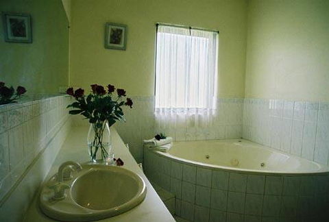 Australian Homestead - Accommodation Perth 1