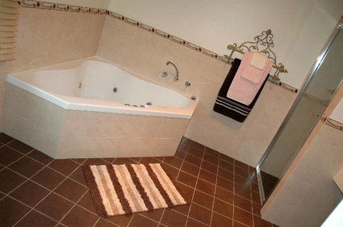 Wombat Lodge - Accommodation Perth 1