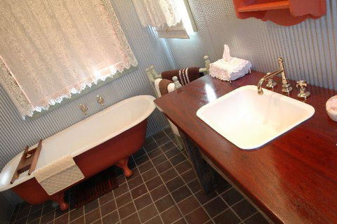 Wombat Lodge - Accommodation Perth 3
