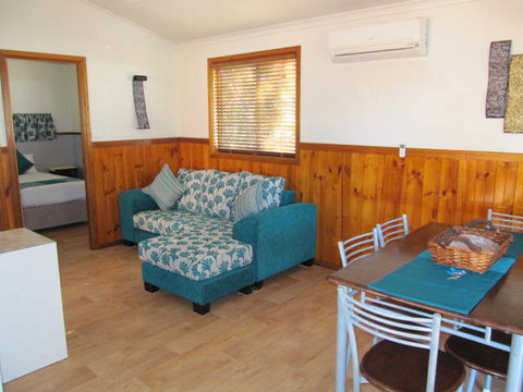 Blue Dolphin Holiday Resort - Accommodation Perth 1